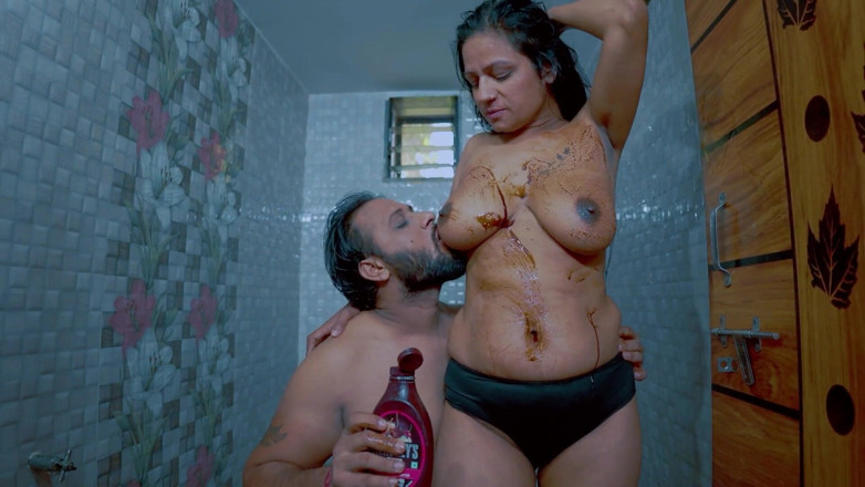Setup movie: seks niraash makaan maalik apne hot naukar ko chodta hai...