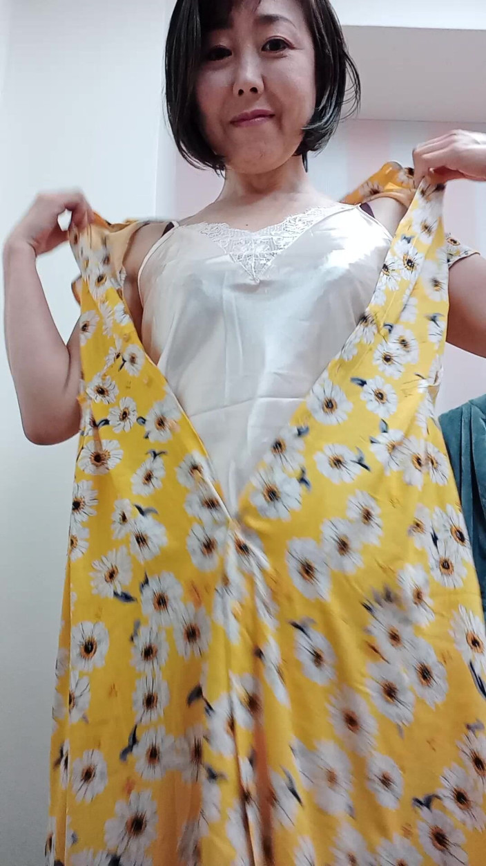 Mayumi Kanzaki: Video Mengganti Pakaian