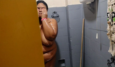 Jeanne Welsh: Ibu tiri sedang mandi dan saya pancut ke dalam mulutnya...