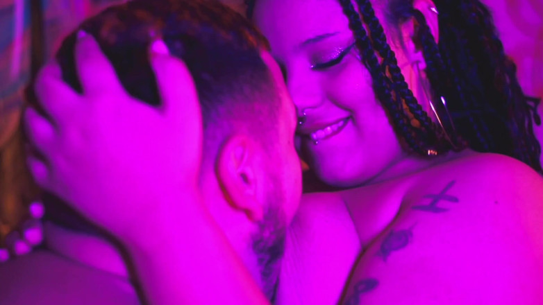 Quente club: Awek Brazil montel mencuba fetish baru dengan pasangannya