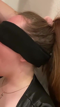 Harter tiefer oralsex, eine schönheit in den mund gefickt!