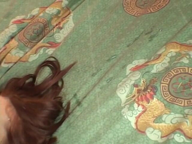 Babe Stars: Guarda la milf dai capelli rossi succhia un cazzo e...