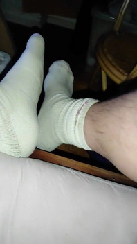 Buty sportowe i białe skarpetki wyglądają jak Viagra