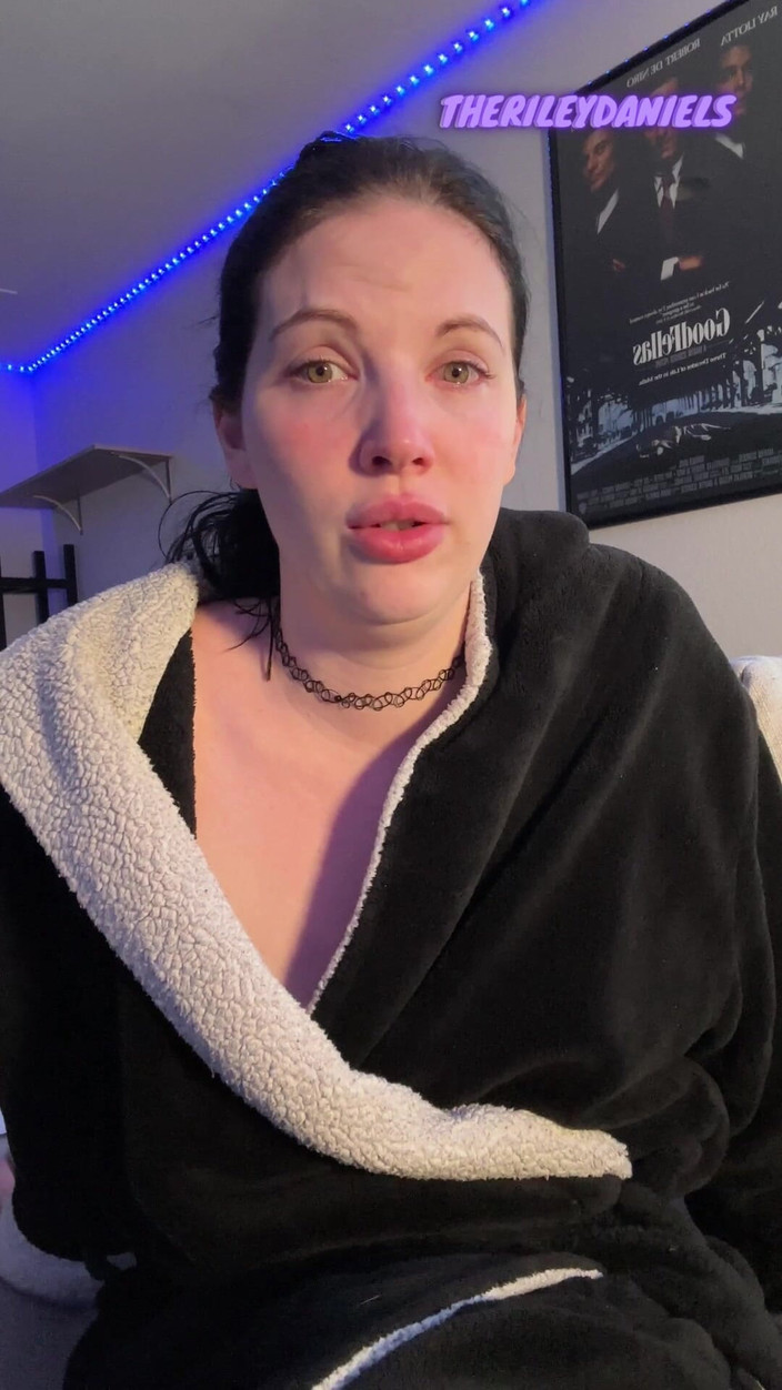Riley Daniels: Zaimprowizowanie kichanie fit