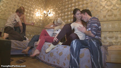 Young Sex Parties: Zimní sex párty ve společné ložnici
