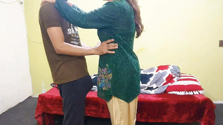 Pakistani CoupleX: Indisk Bhabhi knullad av granne framför sin man tydligt ljud