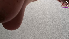 Bouncy Tits Action: 手淫游戏 - 拍打她的奶子红色特辑5