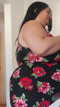 Donnona matura MILF seduce giovani, solo fan al rallentatore