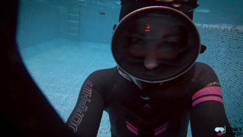UKCuteGirl Lucy Lauren: Underwater Giantess Hunts &amp; Claims Her Tiny Prey