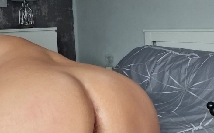 gaynaughtywelsh: Üvey erkek kardeşimin göt deliğinde oyuncak kullanıyorum