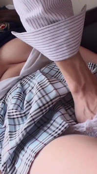 Fată proaspătă Haruka Osawa excitată cu pizdă păroasă este futută în pizdă