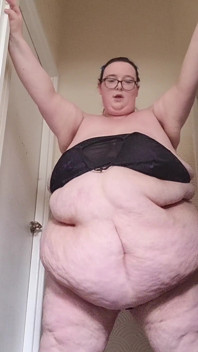 SSBBW STRIP TEASE and twirl