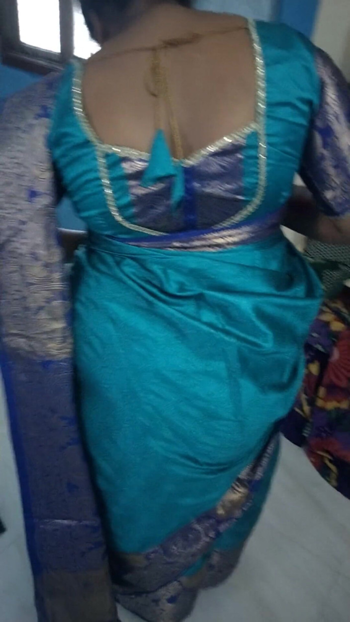 Tamil lesbian: L'arrapante sari indossa