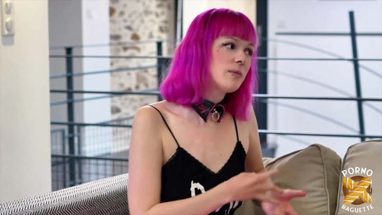 Porno Baguette: リリー、欲求不満な女の子が、二人のチンコに突かれたいと願っている