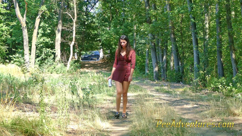Pee Adventures: Je change de vêtements mouillés dans la nature et j'ai...
