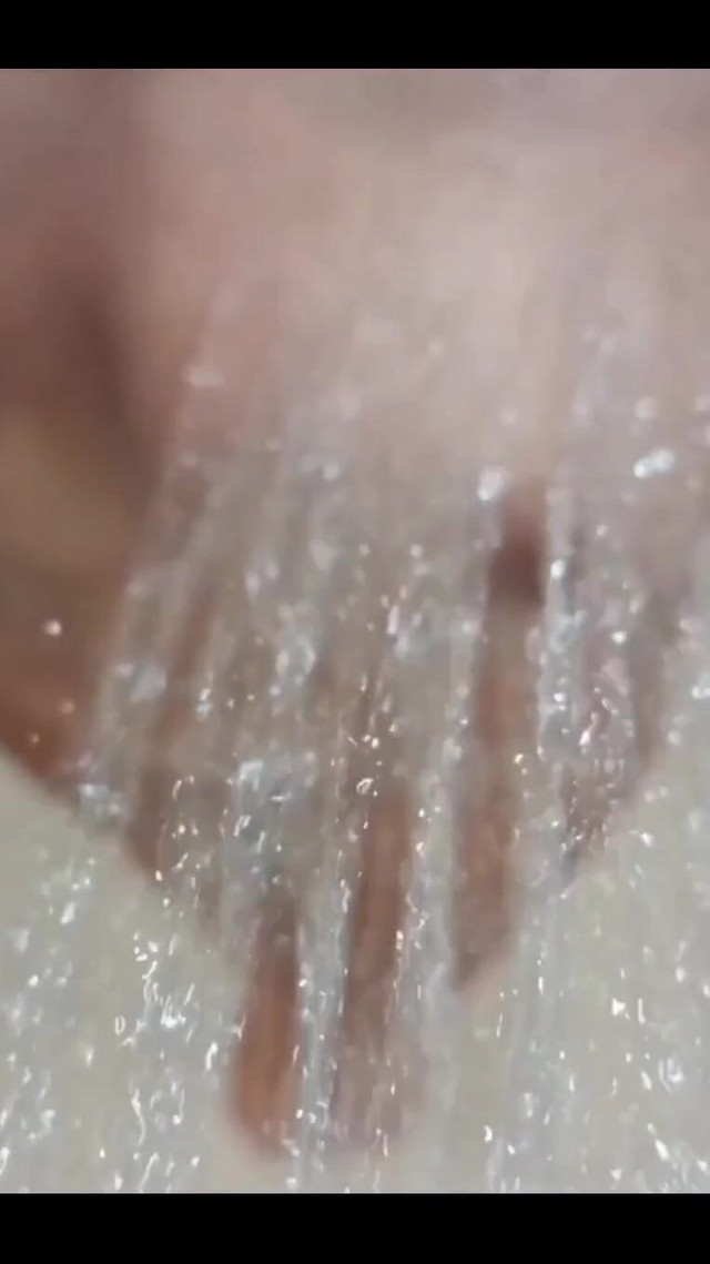 Does Showering Makes You Want to Pee Too? (Froilein P) Does Showering Makes You Want to Pee Too? (Froilein P)
