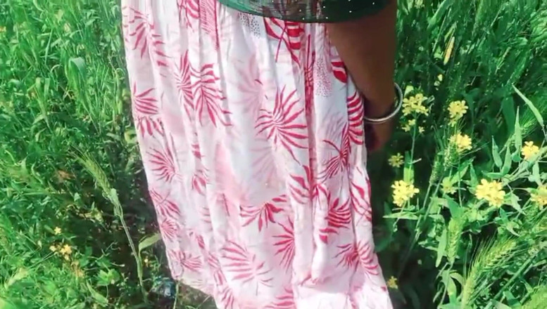 Bk Vlogs: Village Bhabhi sexig video i vetefält