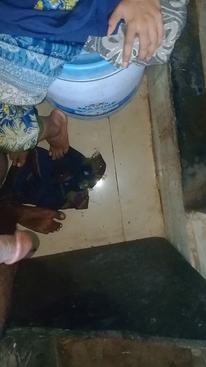 NikiRathod: Kouření a olejová masáž ptáka