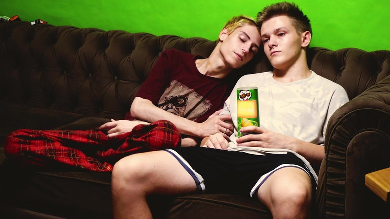 HotDogs studio: Pringles 土豆或鸡巴