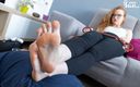Czech Soles - foot fetish content: Sclav picioare sub picioarele mari transpirate ale zeiței sale