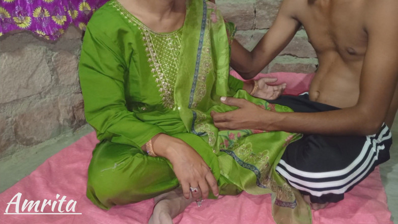 Amrita: jija saali sundar hot larki amrita pahli baar sauteli bahan...