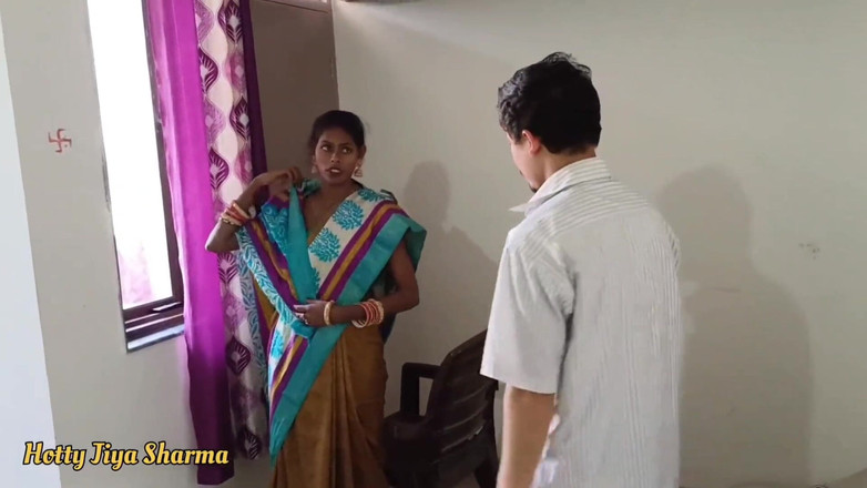 Desi Club House: Paní šéfka šuká svého služebníka, když její manžel jde do služby, hardcore...