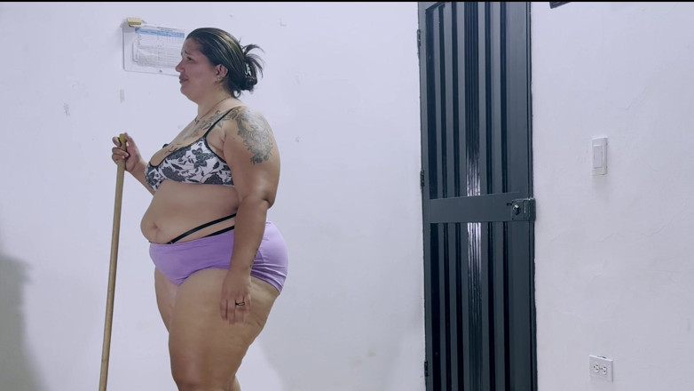 Lexly_16: Chefe fode sua empregada rabuda dá leite nos peitos dela...