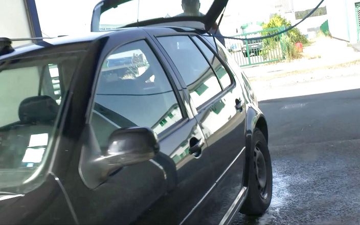 Time To Jerk Off: Häpnadsväckande biltvättflicka får ett genomgripande knull från sin kund