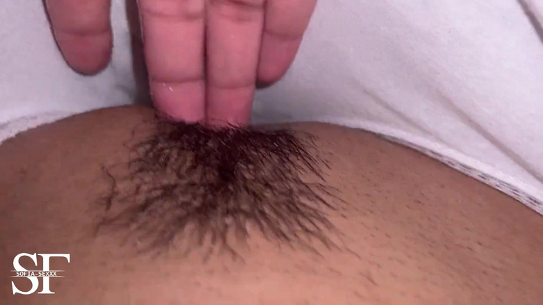 sofiasexxx: Jag rör vid min unga håriga fitta midnatt och har...