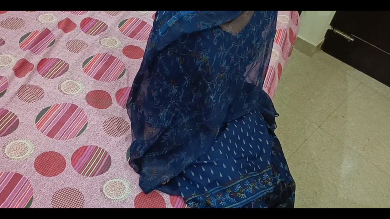 YOURAMRITA04: 18-летняя индийская сводная сестра деревни дези был первый секс с сводным братом, Ясный хинди аудио