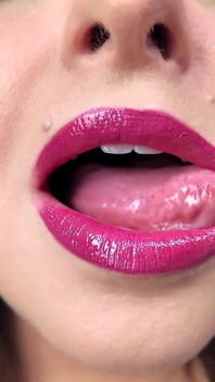 Weak for My Plump Lips - Seductive Lipstick Goddess Sydney Screams Drives Your Lipstick Gooning Even Further as You Become More