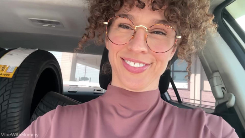 VibeWithMommy: Curly Haired Queen Picks up Coffee Boy