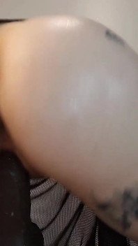 Ateşli gotik kız büyük zenci yarağı dildosunu sikiyor ve dölle doluyor