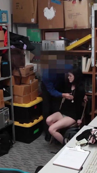 Dövme için meme: sıkı amcığını sikmeme izin ver ve seni hapse göndermiyorum