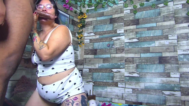 HaremMasterx: Elle me taille une pipe pendant que son mari n’est...