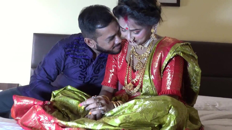 Anjalisingh_sexy: Pareja india caliente tiene romance profundo y folla