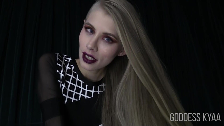 Kyaa Chimera: 長いブロンドヘアへの執着