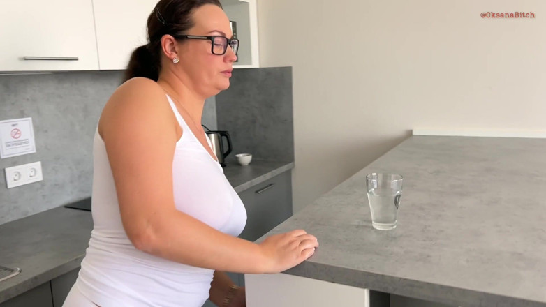 Oksana_Katysheva: Stiefmutter, wirst du meine nasse fotze wichsen? Zärtlicher morgen-sex Zwischen...