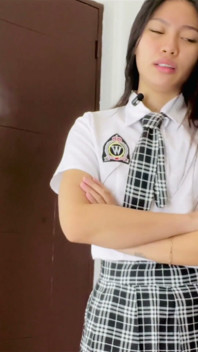 Adik tiri nakal pertama kali dicrot di dalam