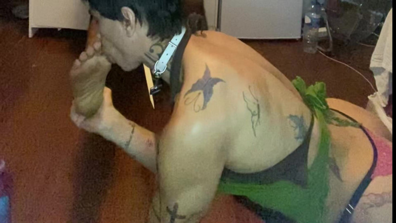 Wesley Bull: मेरे पैरों का मजा ले रही अच्छी तरह से प्रशिक्षित विनम्र