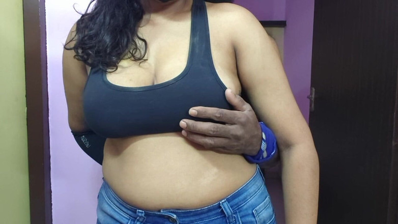 Aurorah: Indisches paar tobt, wenn sie allein zu hause sind - möpsequetschen -...