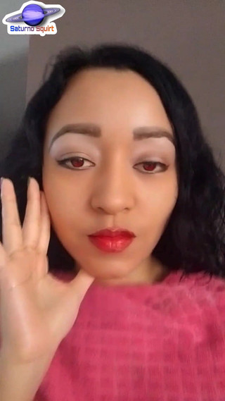Saturno Squirt: Saturno tryska jej czerwone oczy jako seksowny wampir będzie ssać...