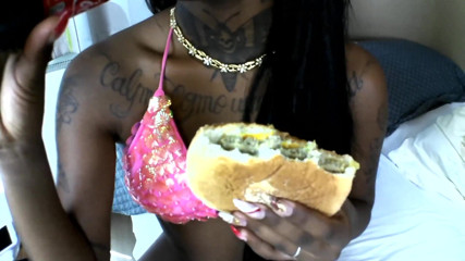 Solo Austria: Ebony teen hamburger eating!