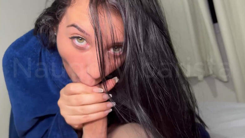 Naughty barista: 그녀가 옷을 벗는 것이 너무 추웠기 때문에 나는 그것을 내 입에 넣었다.