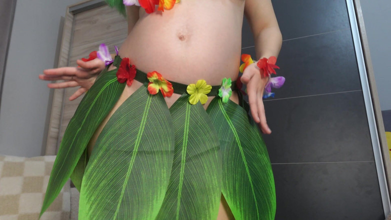 AmayaMori: Моя сводная сестра исполняет гавайский танец в зеленом гавайских косплей костюме, затем мастурбирует и показывает, что под