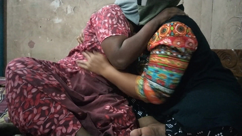 Benita sweety: Tamil Lesbian Aunty Hot Sex with Young Boy