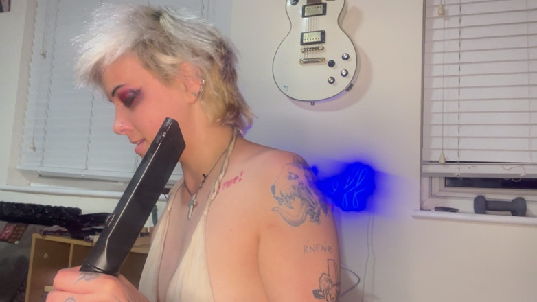 Glitterqueen1999: Aspirando minha língua e lambendo o vácuo