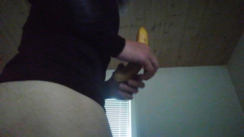 BDSM TS beginner: TS Bananas Trip to Ass