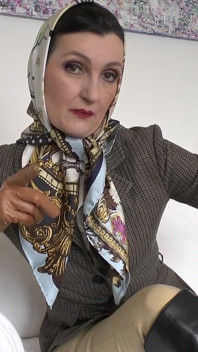 Niegrzeczne codzienne zadanie dla mojej satynowej dziwki, Lady Victoria Valente