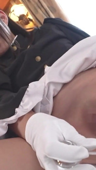 135 cm, 18 ans, qui essaie le cosplay pour la première fois A défié la masturbation alors qu’un adulte le voyait lors de sa première séance photo